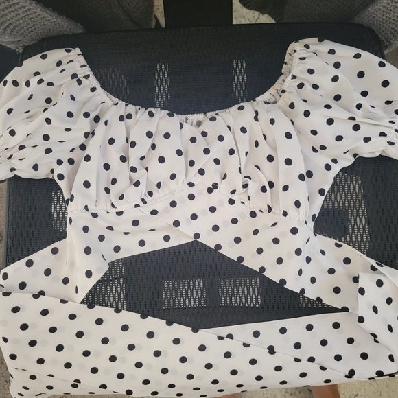 Cute B&W Polka Dot Short Sleeve Tie Up Crop Top - size Small - Picture 2 of 4